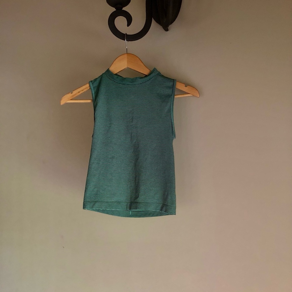 Nice women’s green and black sleeveless extra small top.